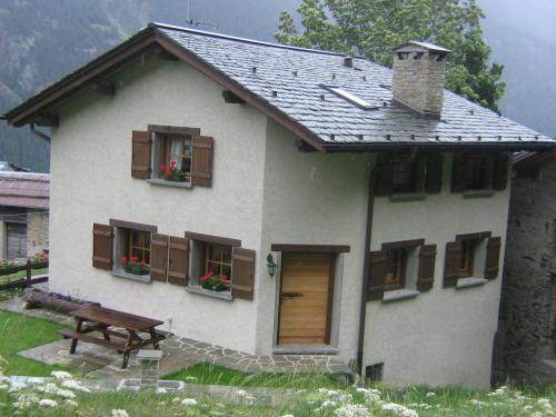 Realizzazione di Serramenti, Antoni esterni, Portoncini d' ingresso.