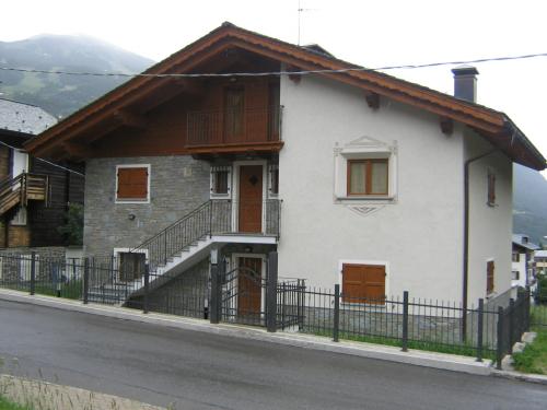 Realizzazione di Serramenti, Perlinatura esterna, Portoncini d' ingresso.