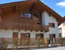 Realizzazione di Serramenti, Antoni esterni, Balconi, Perlinatura esterna, Recinzione, Portoncini d' ingresso.